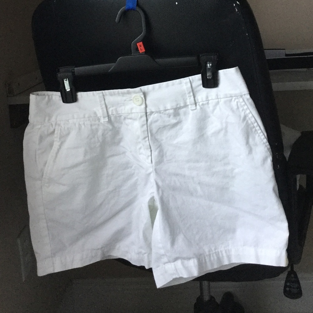 CASUAL WHITE SHORTS